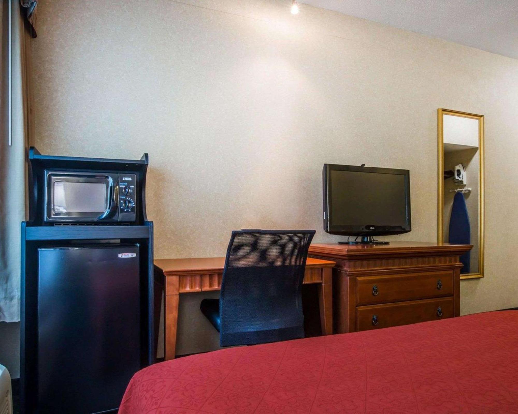 Econo Lodge Glens Falls - Lake George Экстерьер фото
