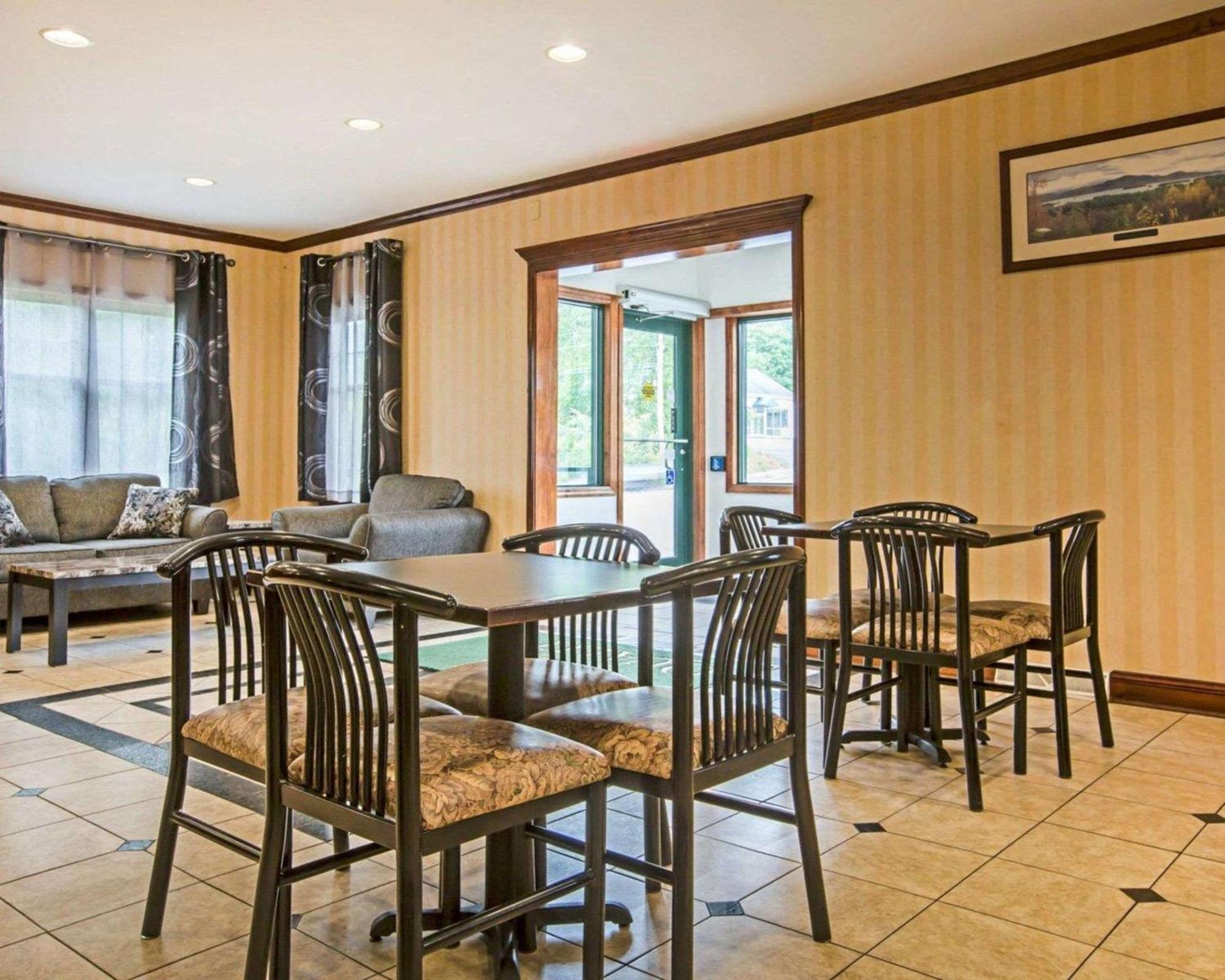 Econo Lodge Glens Falls - Lake George Экстерьер фото