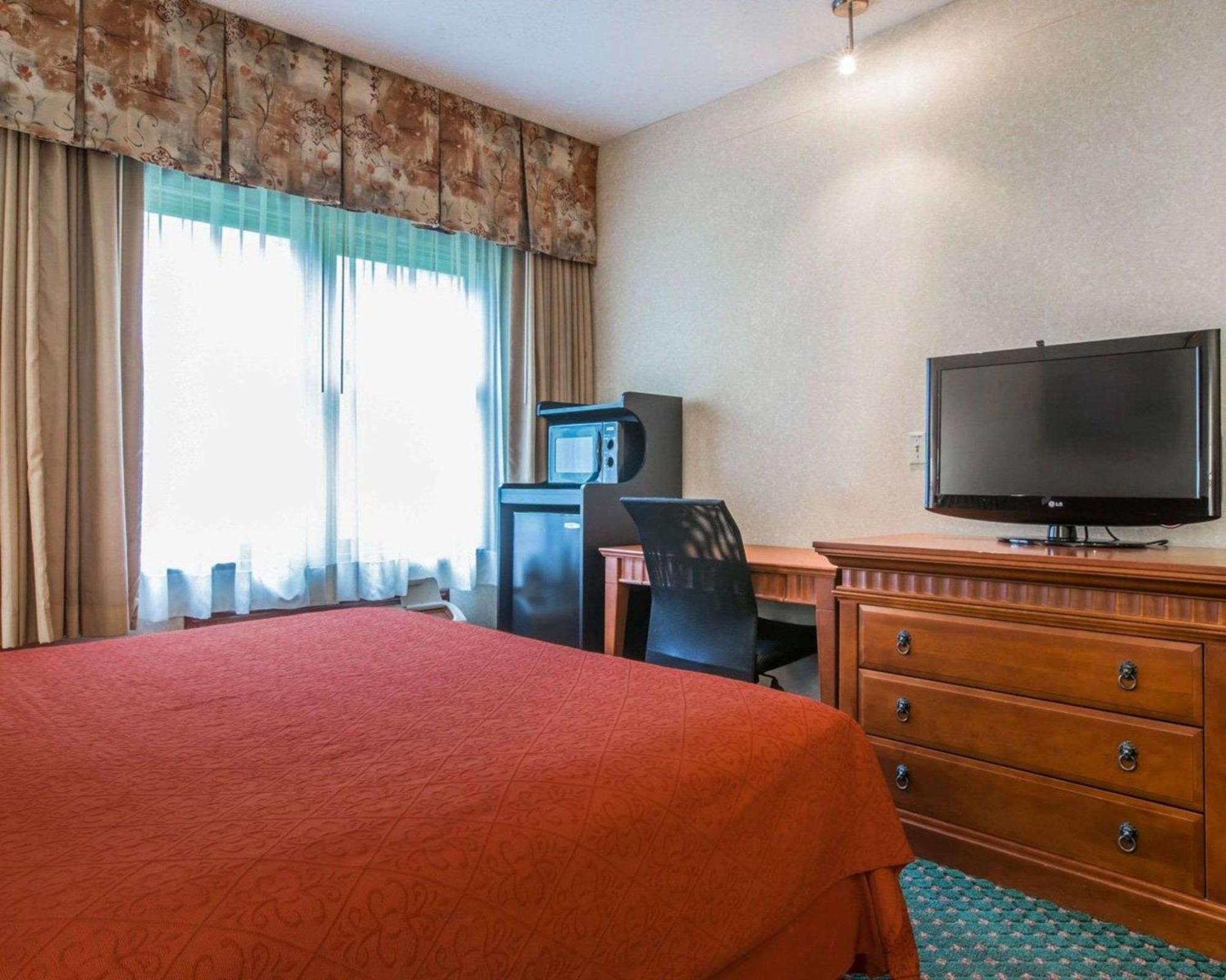 Econo Lodge Glens Falls - Lake George Экстерьер фото