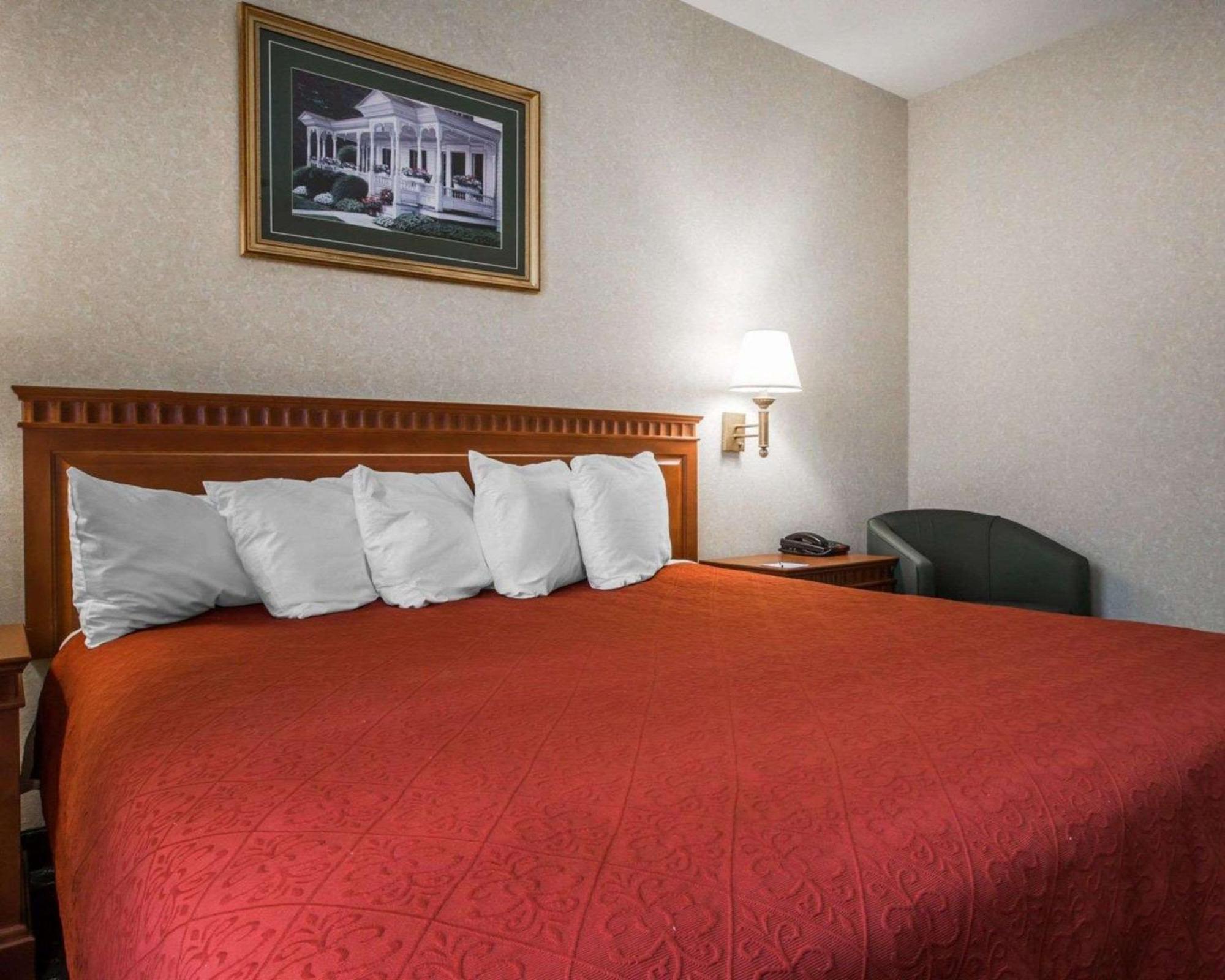 Econo Lodge Glens Falls - Lake George Экстерьер фото
