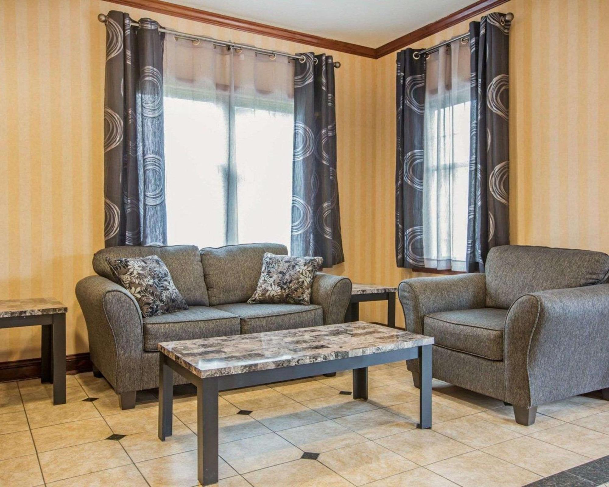 Econo Lodge Glens Falls - Lake George Экстерьер фото