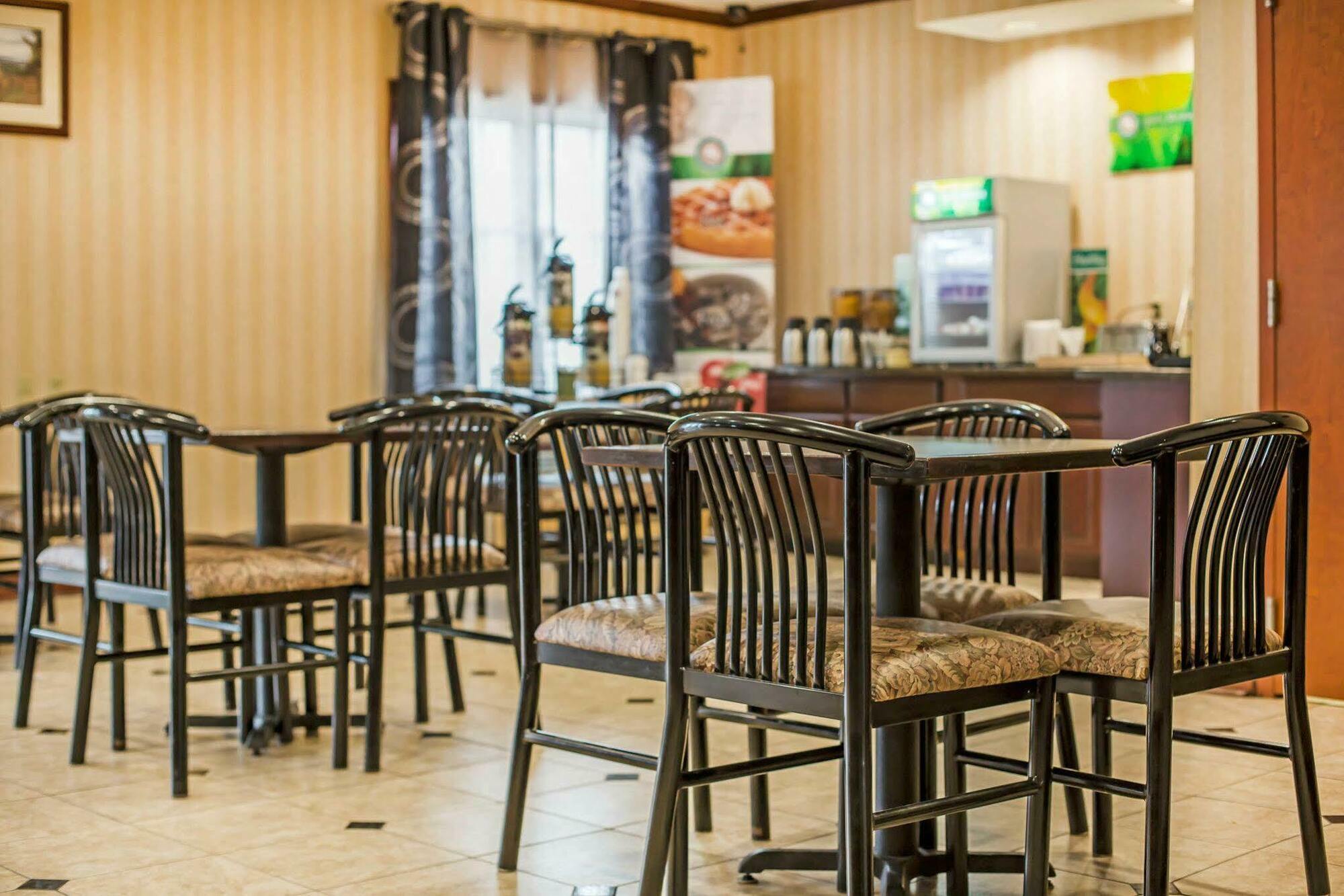 Econo Lodge Glens Falls - Lake George Экстерьер фото