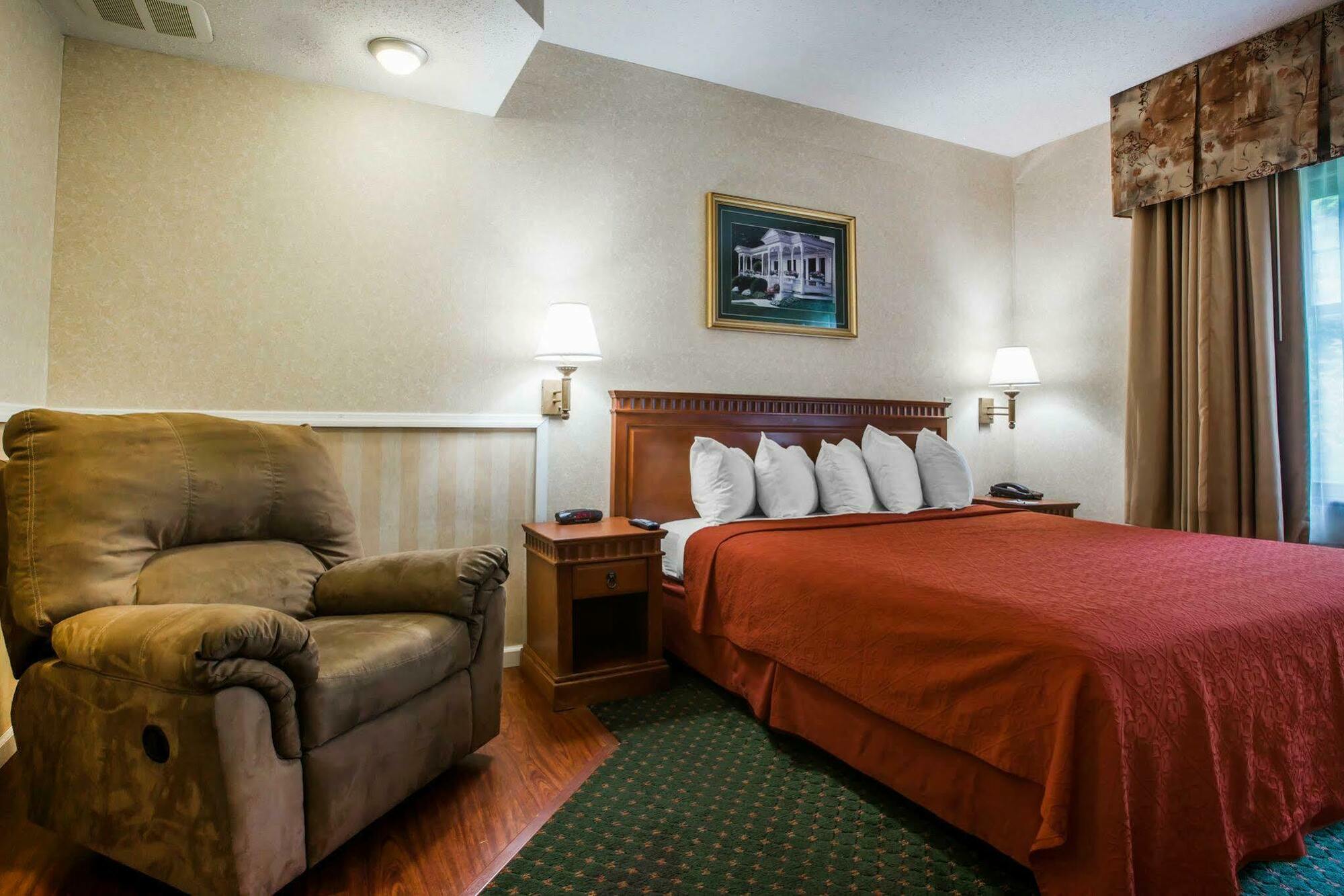 Econo Lodge Glens Falls - Lake George Экстерьер фото